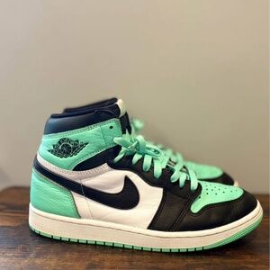 Jordan 1 Retro OG High Green Glow Men’s size 9